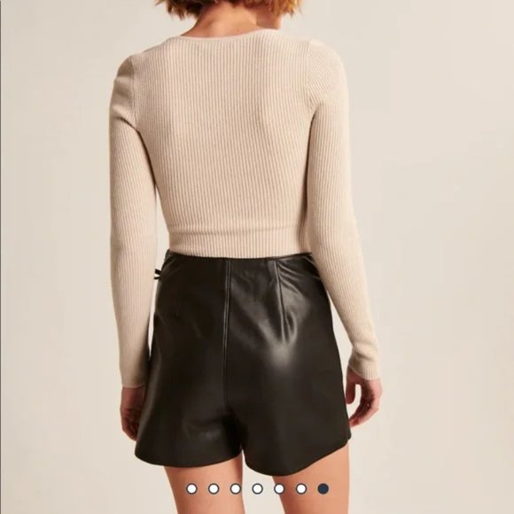 ✨ Abercrombie & Fitch Black Vegan Faux Leather Mini Skort XS - Picture 4 of 8